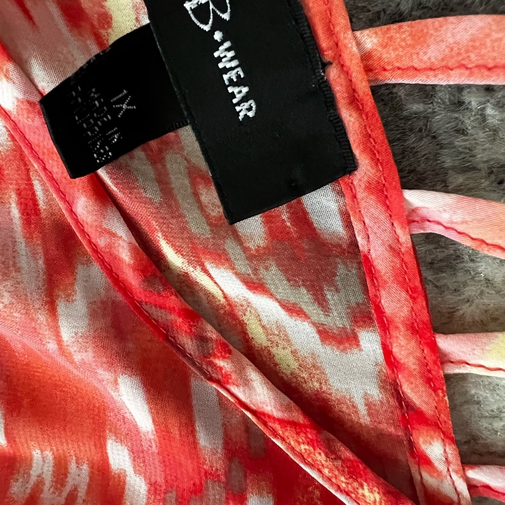Bwear Red and White Patterned Blouse NWOT - Picture 2 of 2